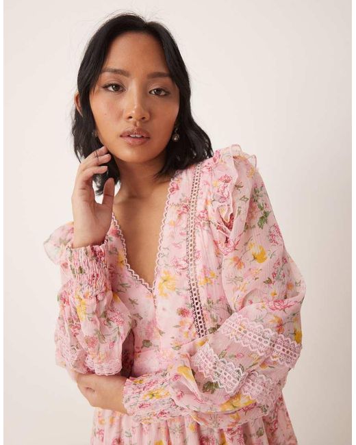 Vila Mini Jurk Met Opengewerkt Kant, Ruches En Bloemenprint in het Pink