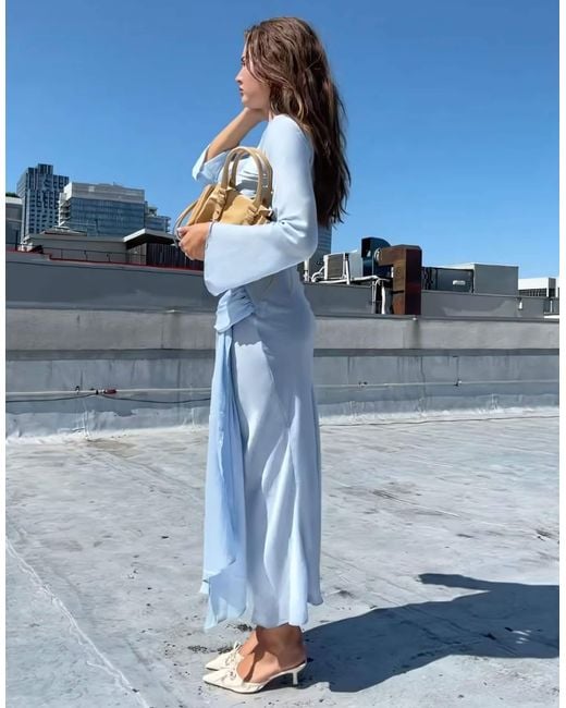 ASOS Blue – langärmliges satin-maxikleid