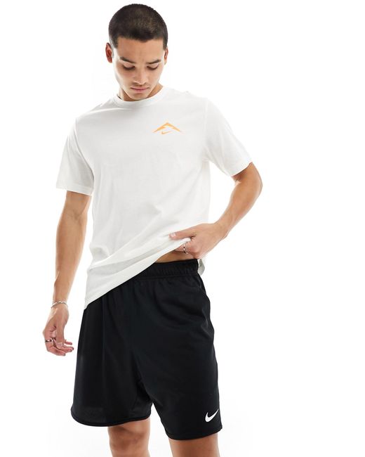 Trail dri-fit - t-shirt color vela con grafica di Nike in White da Uomo