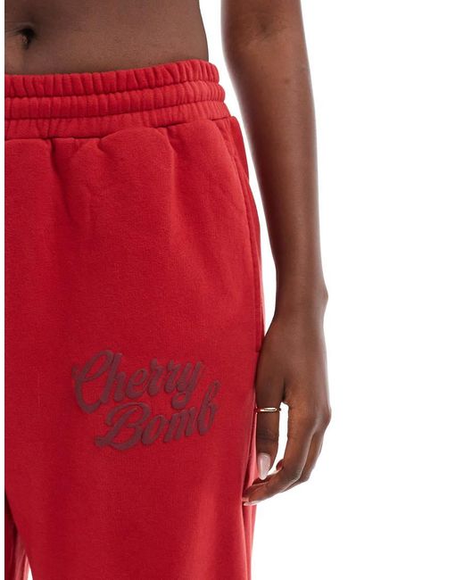 Joggers Rojos De Pernera Ancha Cherry Bomb Exclusivos De (Parte De Un Conjunto) The Frolic de color Red