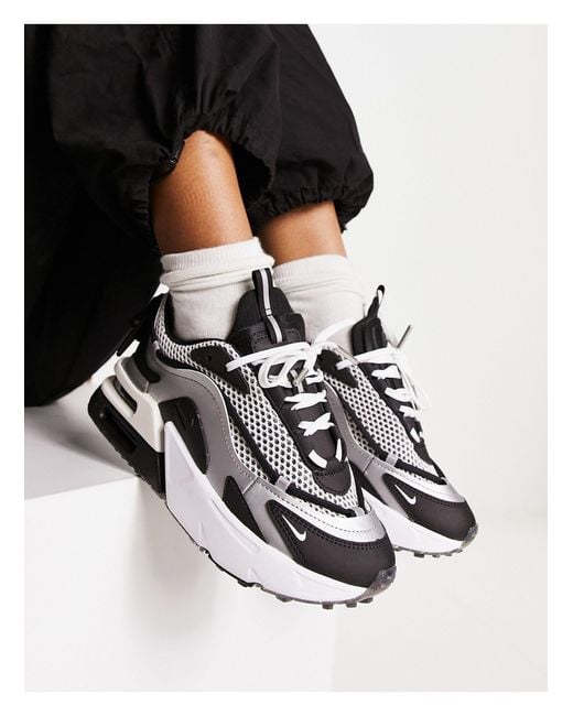 Nike de color blanco y cheap negro