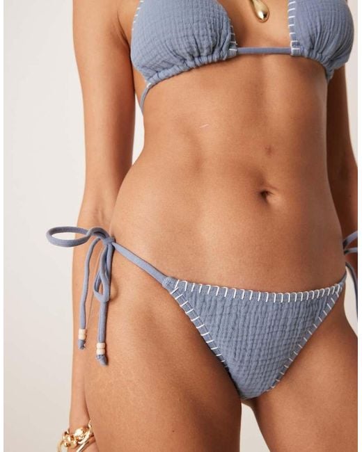Slip Bikini Celeste Chiaro Con Cuciture A Vista E Allacciatura Laterale di Stradivarius in Blue