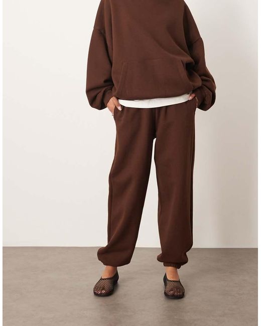 Joggers Marrón Chocolate Extragrandes Con Bajos Ajustados De Tejido Grueso Premium De ARRANGE de color Brown