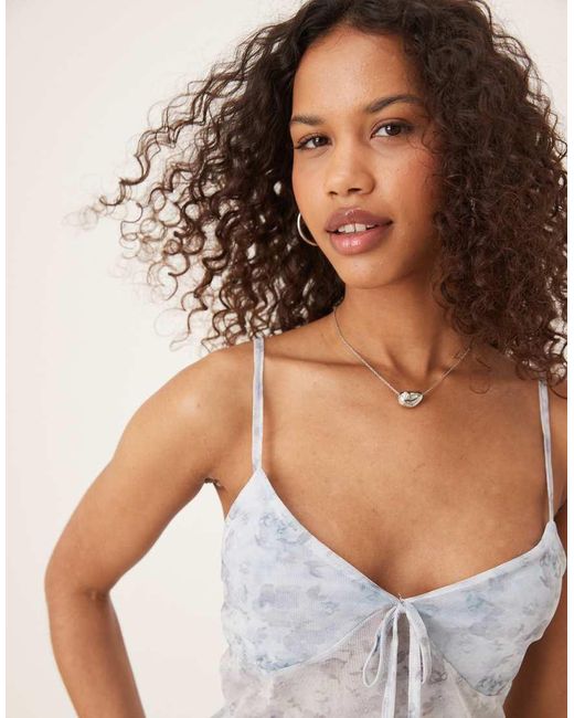 ASOS Cropped Cami Top Van Mesh Met Gevormde Cups En Bloemetjesprint in het Blue