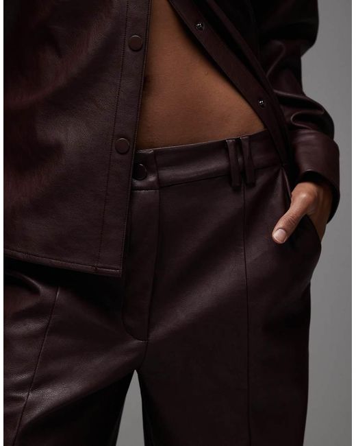 Pantalones De Pernera Recta Y Talle Medio Con Bajo Abierto De Cuero Sintético De (Parte De Un Conjunto)-Rojo ASOS de color Gray