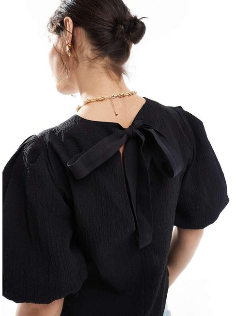Top Stropicciato Con Maniche A Sbuffo di ASOS in Black