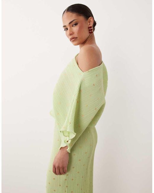 Never Fully Dressed Petite in het Green
