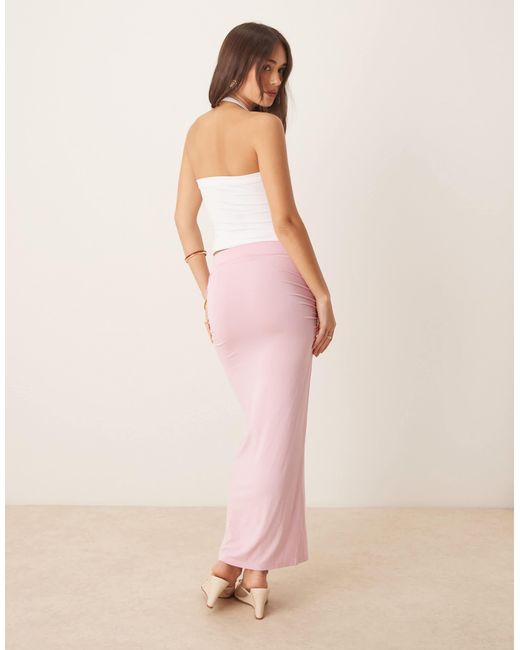 Jupe longue d'ensemble en jersey doux froncée sur le côté Gina Tricot en coloris Pink