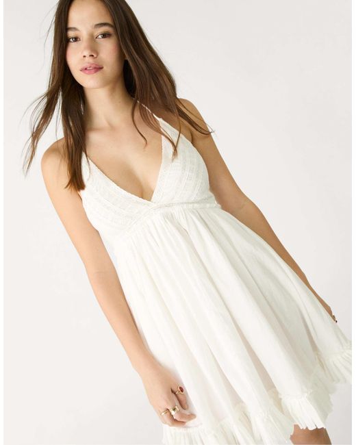 Stradivarius White – kurzes, locker sitzendes neckholder-kleid