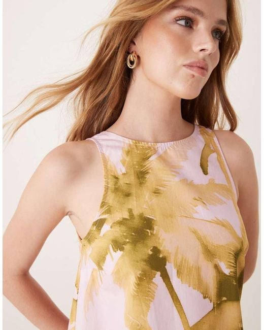 Vestido Corto Rosa De Corte Recto Con Estampado De Palmeras, Espalda Escotada Y Cintura Baja De Popelina De ASOS de color Pink