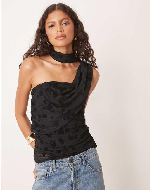 Top Con Escote Palabra De Honor, Patrón Floral Flocado Y Detalle De Fular Envolvente De Malla De ASOS de color Black