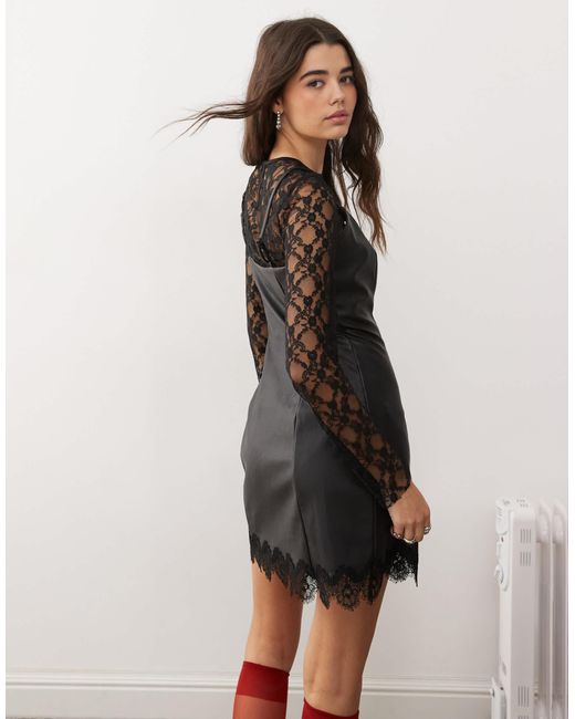 Miss Selfridge Black – kurzes 2-in-1-trägerkleid aus kunstleder mit spitzensaum