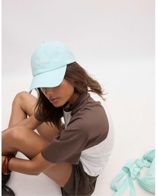 Stradivarius Blue – bestickte kappe