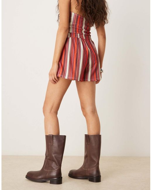Short texturé d'ensemble - rayé ASOS en coloris Red
