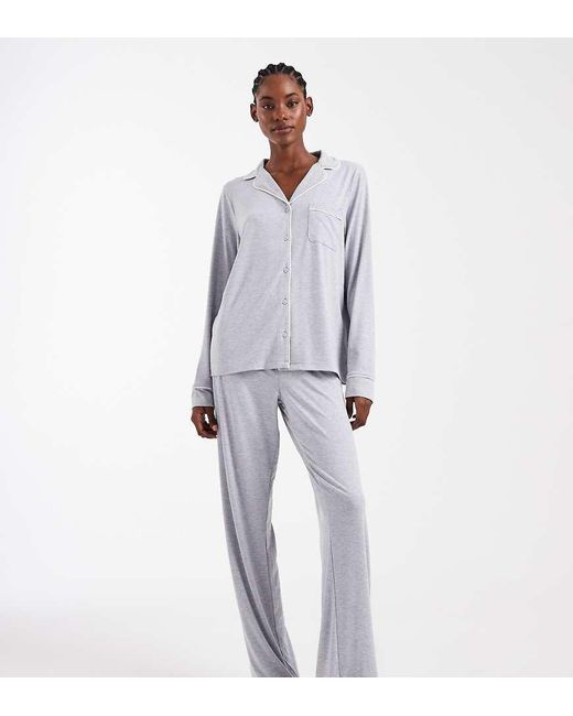 Pijama De Camisa De Manga Larga Y Pantalones Con Ribetes En Contraste De Tejido Supersuave De Asos Design Tall ASOS de color Blue