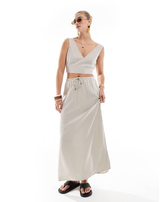 Crop top d'ensemble aspect lin noué dans le dos à rayures - taupe Vero Moda en coloris White