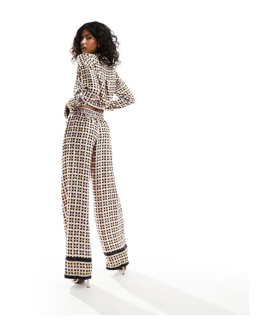 Vero Moda White – pyjama-hose mit geometrischem muster, kombiteil
