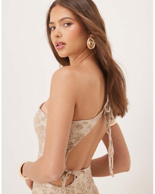 ASOS Devoré Maxi Jurk Met Blote Schouder Met Gestrikte Achterkant in het Natural