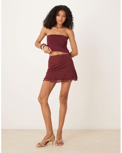 Mini-jupe en tulle à fleurs floquées avec bords ondulés - bordeaux ASOS en coloris Red