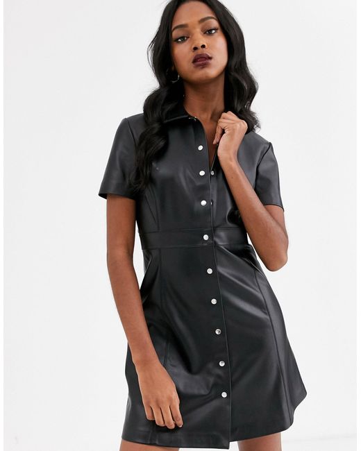 Robe courte en similicuir boutonnée devant Mango en coloris Black