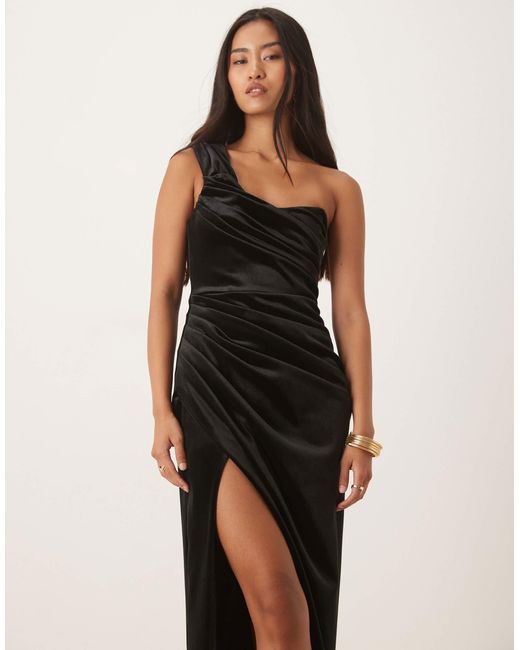 Robe longue asymétrique drapée en velours avec fente sur la cuisse Six Stories en coloris Natural