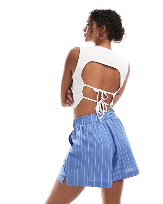 Short rayé façon caleçon - /blanc ONLY en coloris Blue