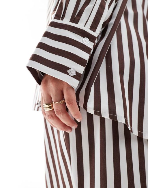 4th & Reckless White – oversize-hemd aus baumwolle mit braunen streifen und taschen-detail, kombiteil