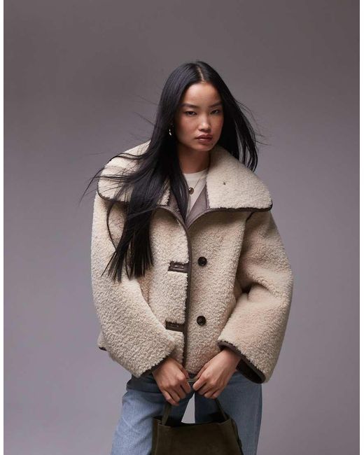 Chaqueta Claro Extragrande Con Ribete Marrón En Contraste De Borreguito Sintético De - Neutro ARKET de color Brown