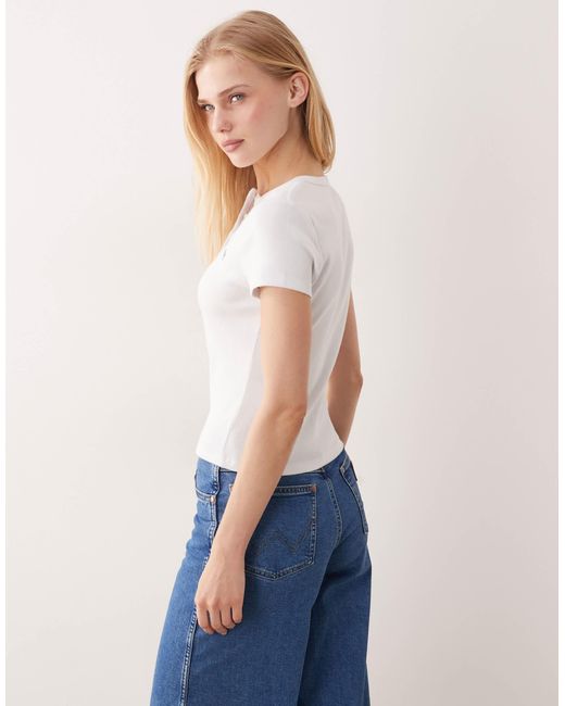 Abercrombie & Fitch Blue – es, geripptes henley-t-shirt mit logo