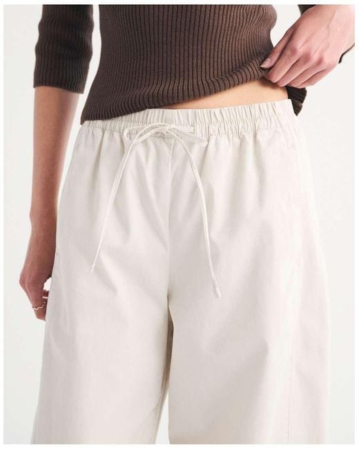 Abercrombie & Fitch White Twill Barrel Pull-On Pant