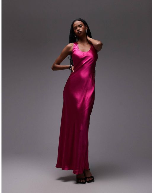 Robe longue en satin coupé en biais à dos nageur TOPSHOP en coloris Pink