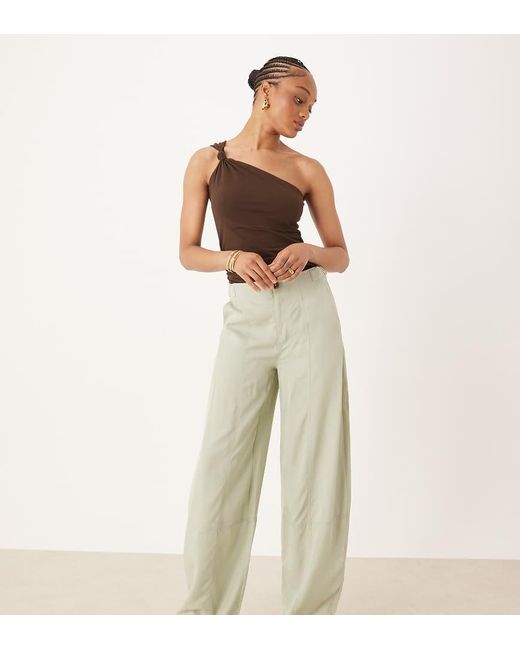Pantalones De Pernera Barrel Con Detalle De Costuras De Tejido Suave De Tall ASOS de color Natural