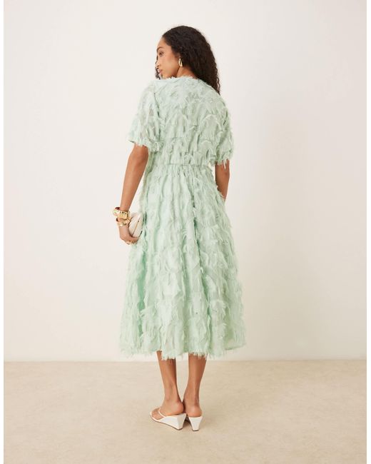 Robe mi-longue texturée à col v - brume Y.A.S en coloris Green