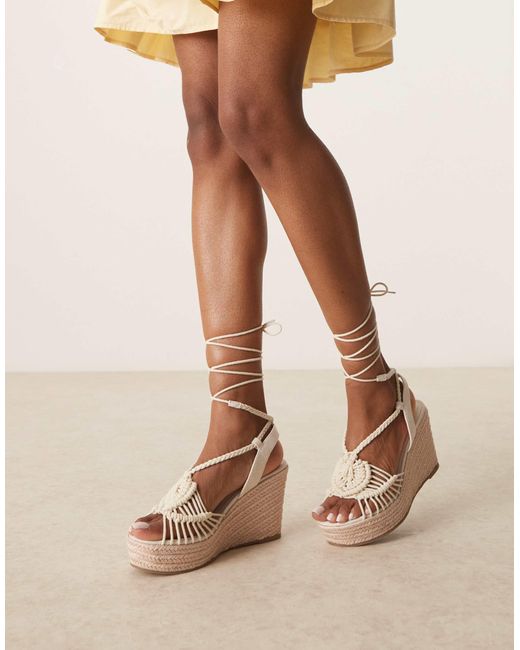 Tallulah - sandales compensées en crochet tressé avec liens autour ASOS en coloris Blue