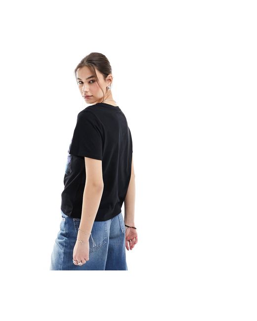 T-shirt à manches courtes avec imprimé cheval à l'avant - noir Monki en coloris Blue