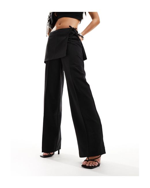 Pantalon avec détail superposé NA-KD en coloris Black