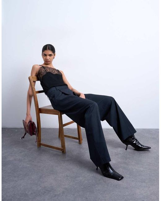 Pantalones De Talle Bajo Con Raya Diplomática Sutil Y Detalle De Hebilla De (Parte De Un Conjunto)-Sin Color TOPSHOP de color White