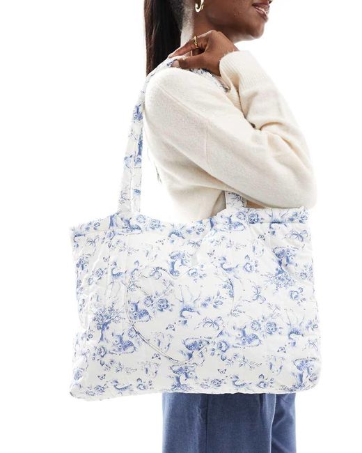 Hollister White Large Sleepover Bag With Heart Detail