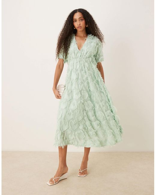 Robe mi-longue texturée à col v - brume Y.A.S en coloris Green