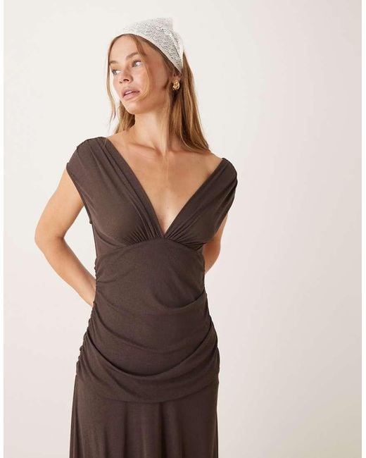 ASOS Mouwloze Maxi-Jurk Van Getextureerd Mesh Met Diepe V-Hals En Gerimpelde Taille in het Brown