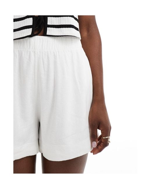 Abercrombie & Fitch White – schlupf-shorts aus leinenmix