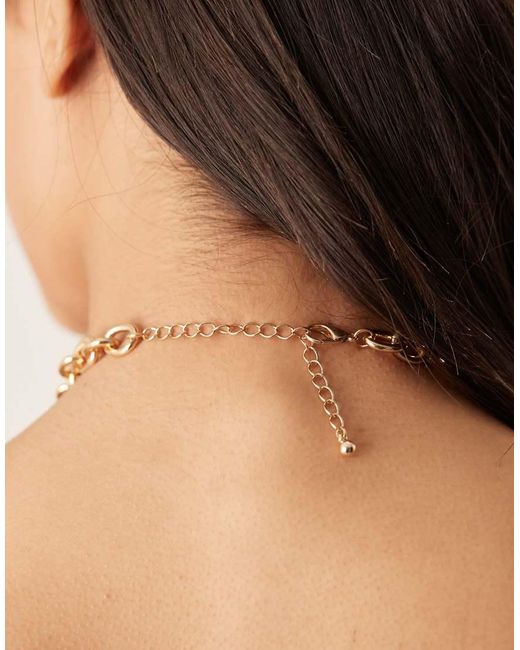 Collana Dorata Con Charm A Forma Di Cuore di ASOS in Brown