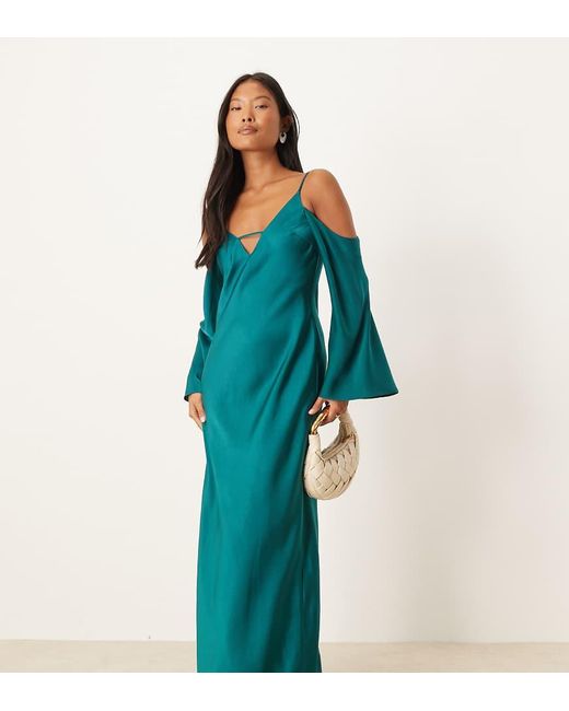 Vestido Largo De Tirantes Y Manga Larga Con Hombro Caído De Satén De Asos Design Petite ASOS de color Blue
