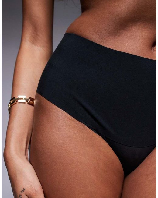 Braguitas Brasileñas Negras Invisibles Undie-Dectable De Spanx de color Black