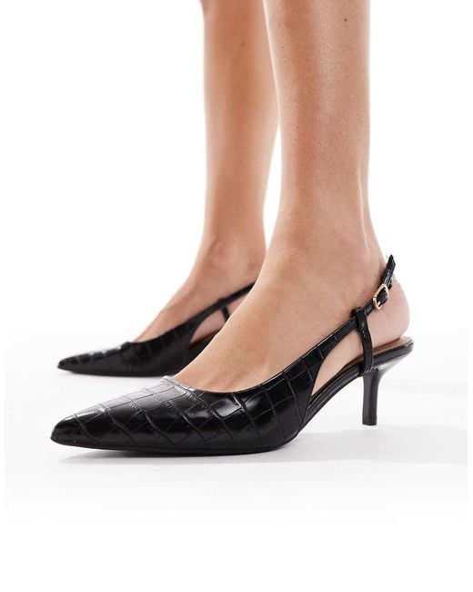 Scarpe Nere Effetto Coccodrillo Con Tacchetti A Spillo E Cinturino Posteriore di New Look in White