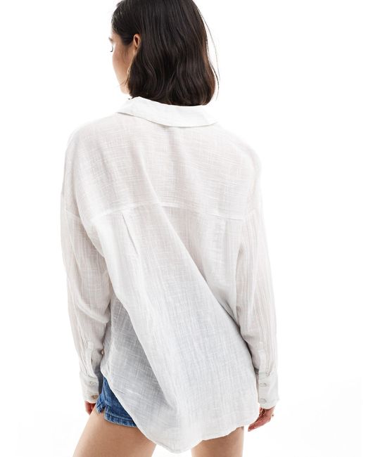 Camicia oversize a maniche lunghe effetto lino bianca di Pull&Bear in White