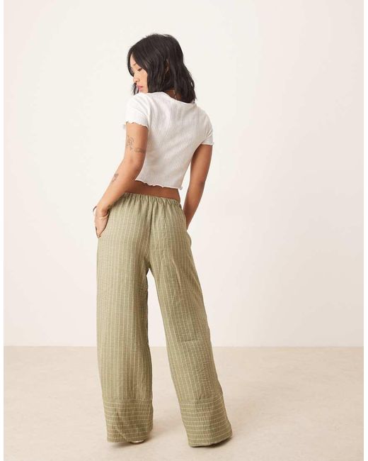 JDY Petite Broek Met Wijde Pijpen in het Natural