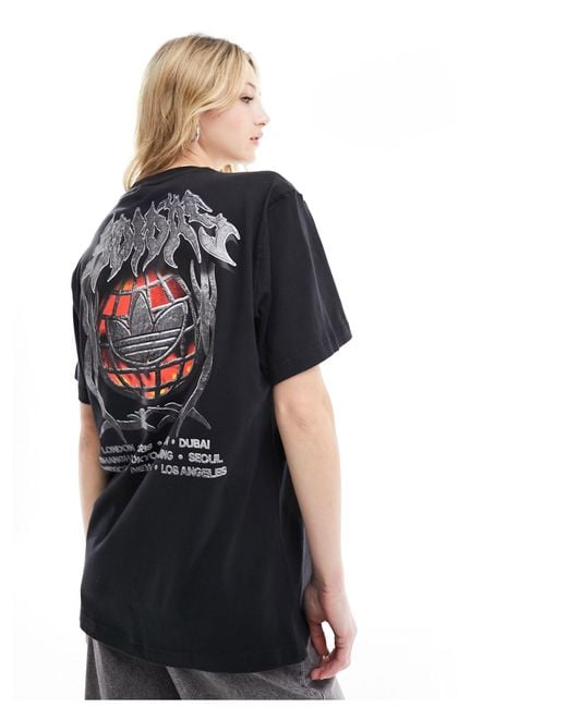 T-shirt unisexe à imprimé gothique Adidas Originals en coloris Black