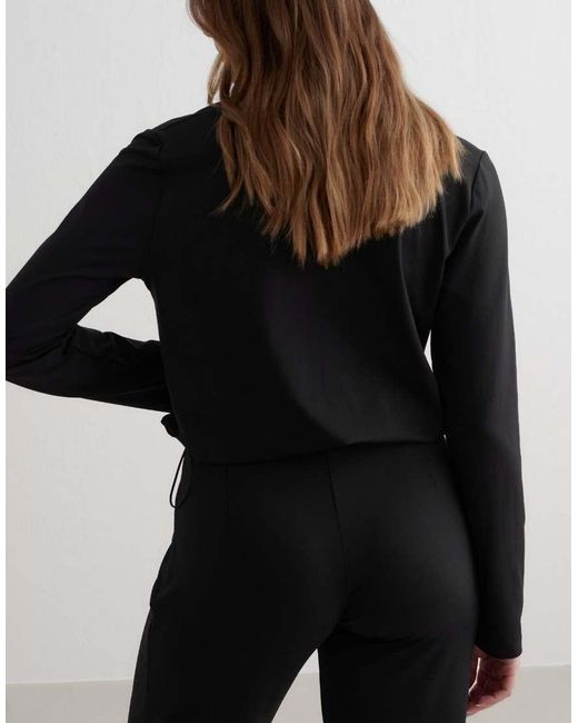 Essence di Aim'n in Black