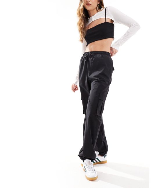 Pantalones cargo con bajos ajustados Vero Moda de color Black